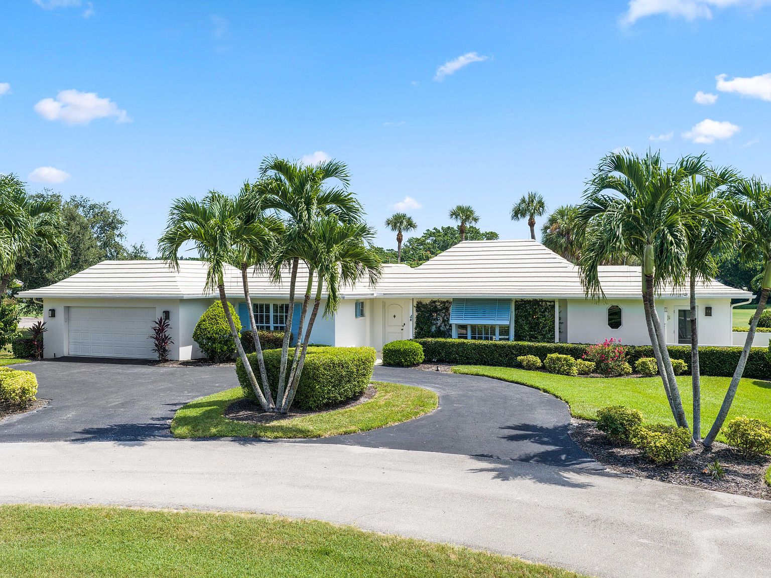 4 COUNTRY CLUB Circle