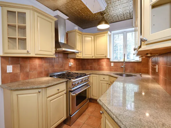 16 Colonial Gardens image 17 of 40