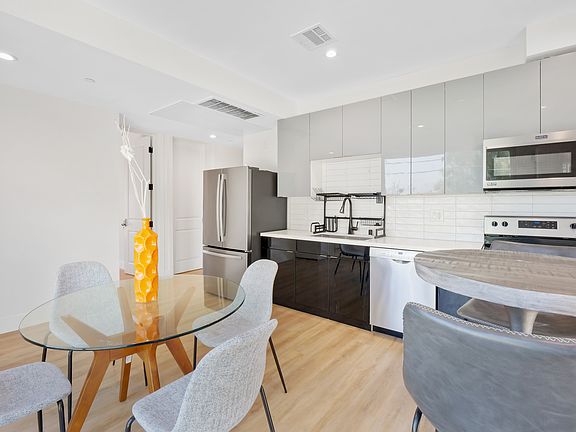 4th image of 3105 S Normandie Ave #B2