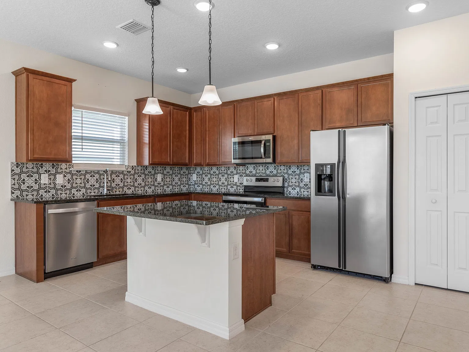 3 bed, 1477 sqft, $2,500 — Photo 3