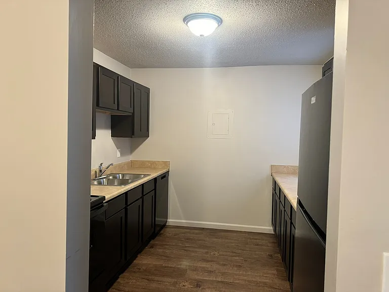 Pine Tree Apartments — Photo 11