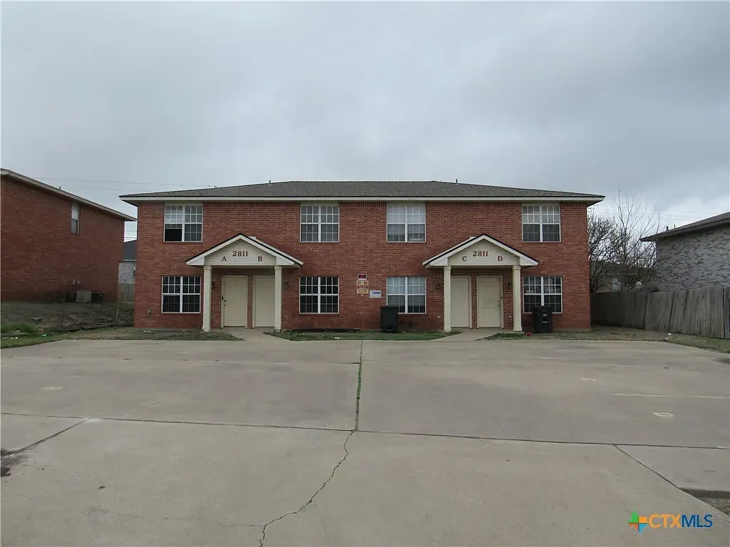 3 bed, 1.5 bath, 1050 sqft, $750 — Photo 1