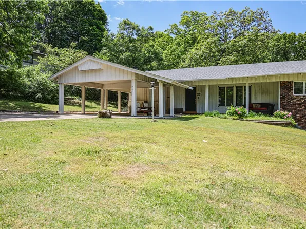 1741 N Greenvalley Ave, Fayetteville, AR 72703