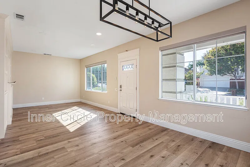 4 bed, 3.5 bath, $4,700 — Photo 3