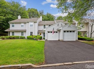 12 Tall Oaks Ct, Parlin, NJ 08859