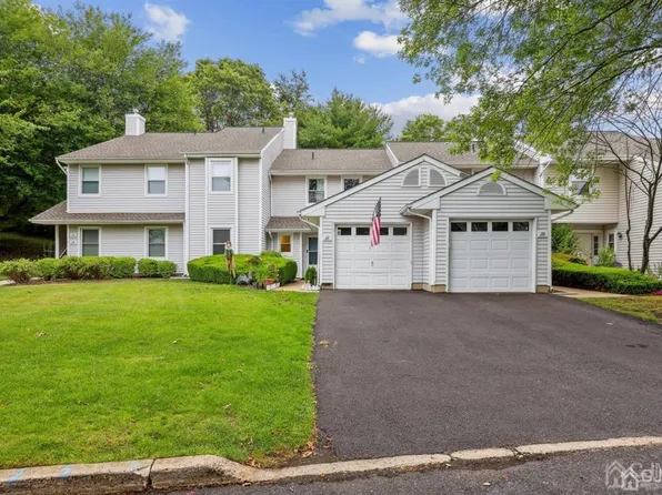 12 Tall Oaks Ct, Parlin, NJ 08859