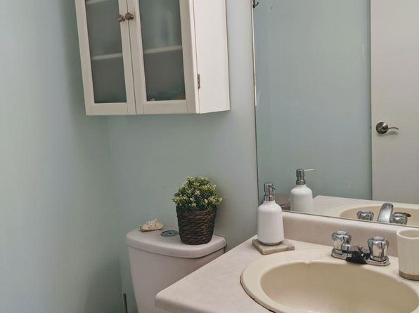 2 bedroom rental in Surrey — photo 12