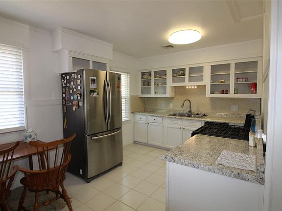 3rd image of 4729 SE 18th St