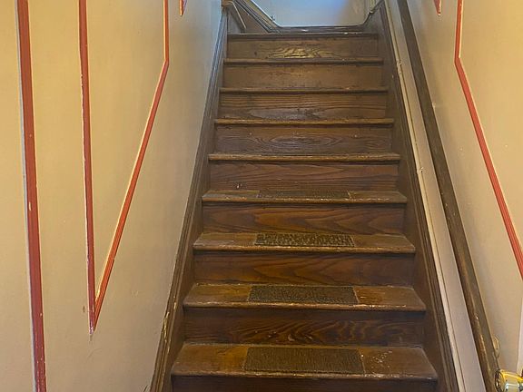 5th image of 28 Finlay Pl Floor 2