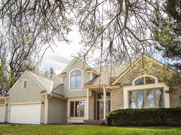 3300 Thunderbird Dr, Hutchinson, KS 67502