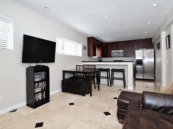 4th image of 718 Redondo Ct
