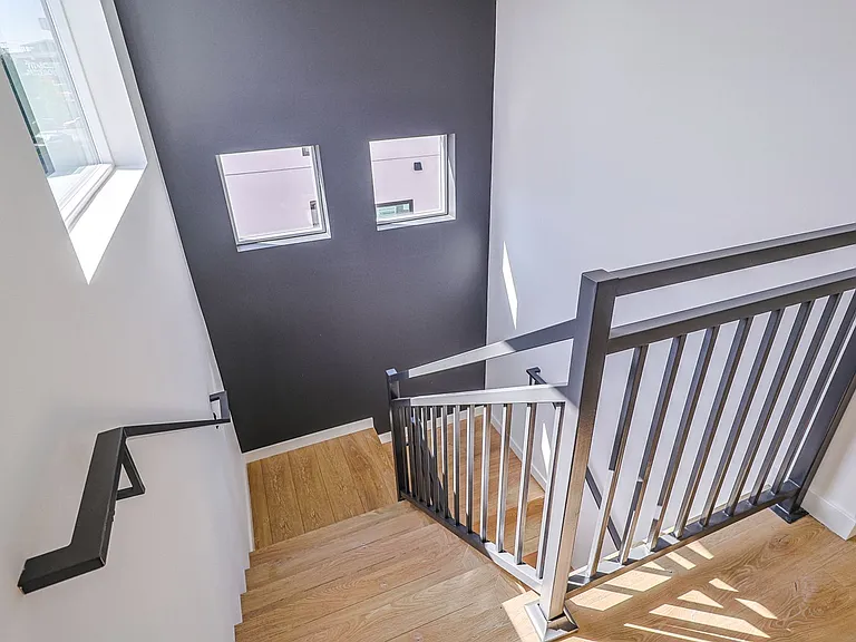 1227 N June St — Photo 13