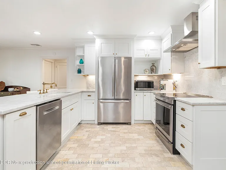 240 Almeria Rd — Photo 10