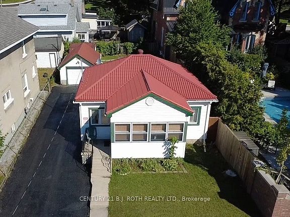 3rd image of 124 Mary St