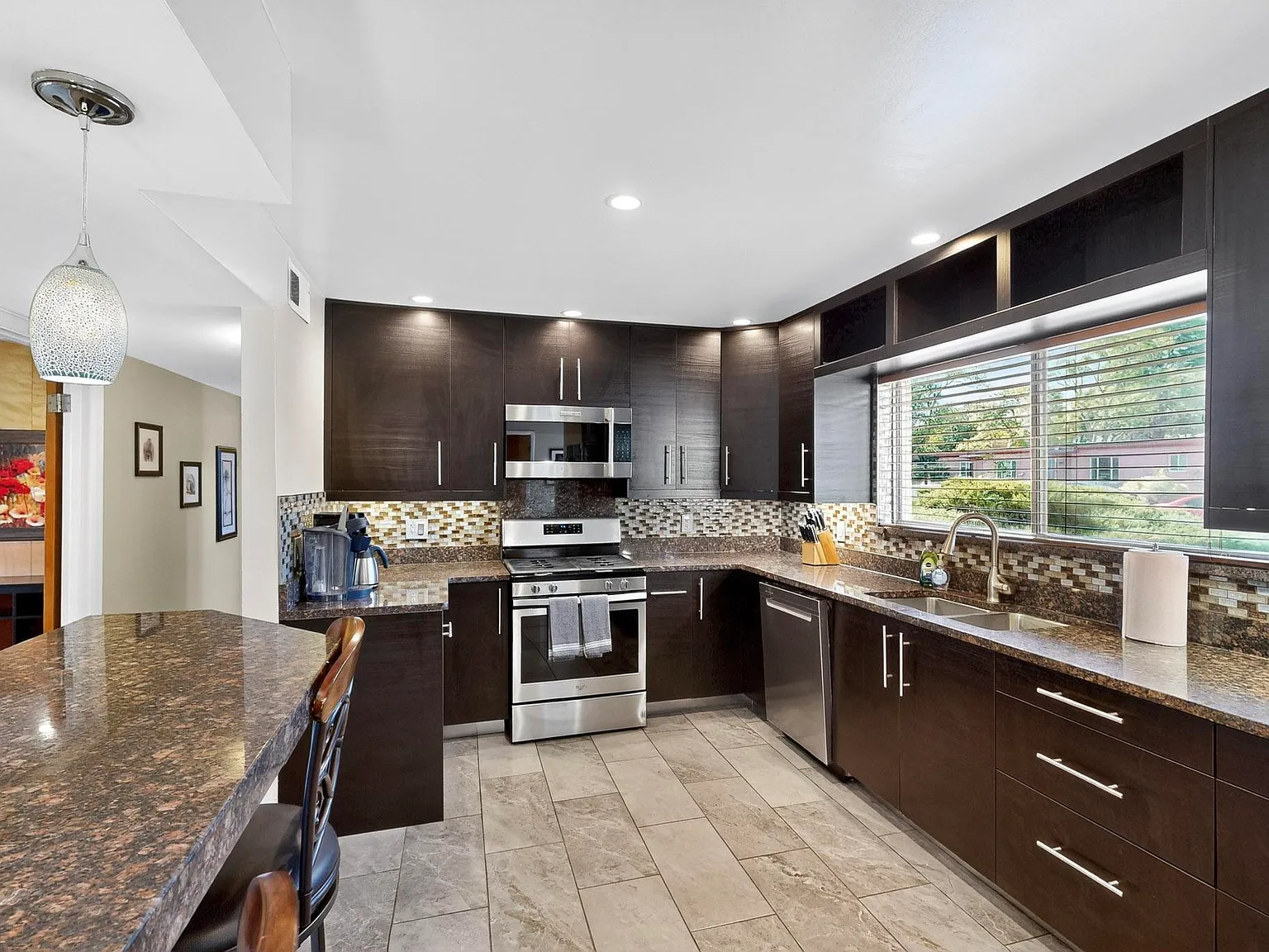 3 bed, $2,900 — Photo 2