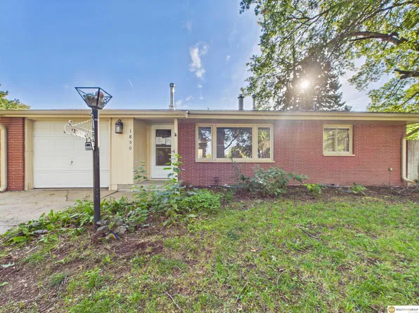 1850 E Bermuda Dr, Lincoln, NE 68506