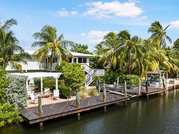 3rd image of 375 S Coconut Palm Blvd