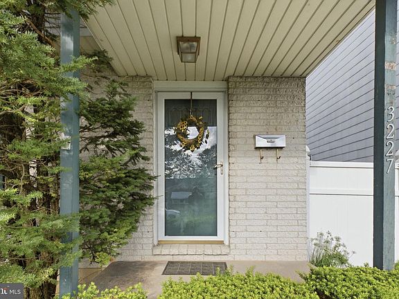 2nd image of 3227 N Hobson St
