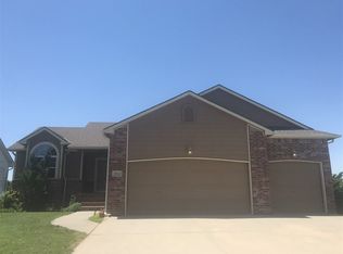 3923 Quail Ridge Dr, Winfield, KS 67156