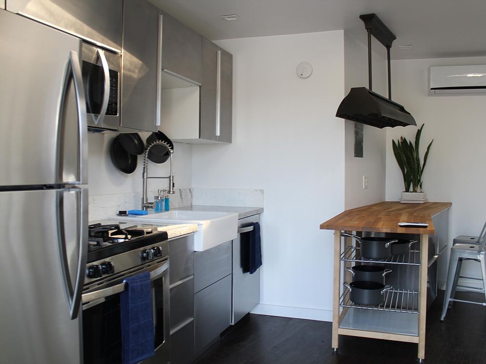 Kitchen / Entry