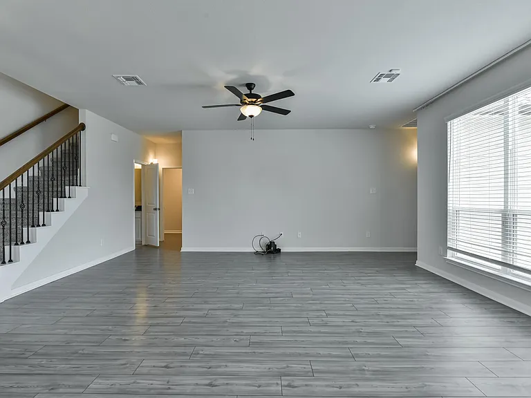 6306 Golden Gate Dr — Photo 17