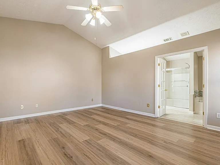 5755 Lakeview Cir — Photo 43