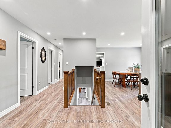 3rd image of 3042 Albert St