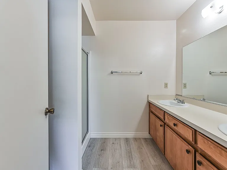 1021 W Perdew Ave — Photo 21