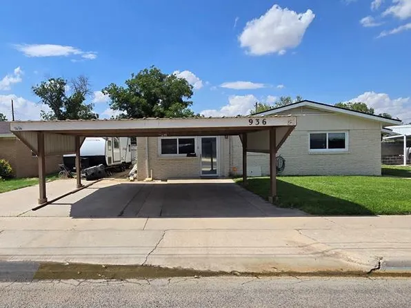 936 E Bryan St, Kermit, TX 79745