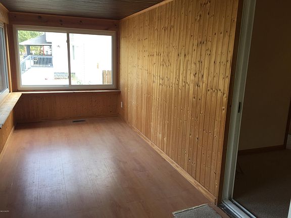 5th image of 36 Burt Ave SE