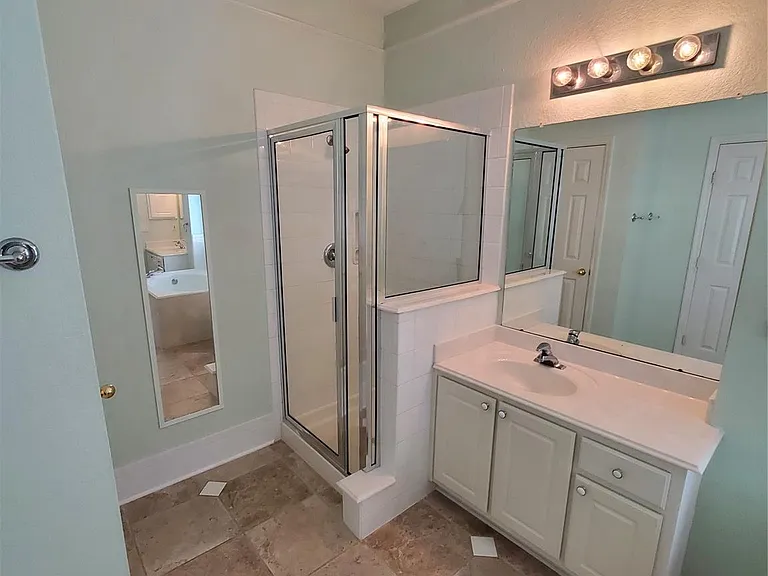 2715 Falling Forest Ct — Photo 31