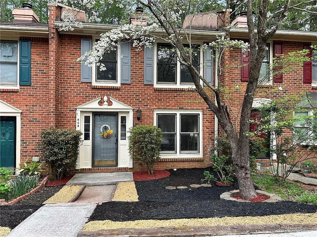 908 Chippendale Ln photo 1