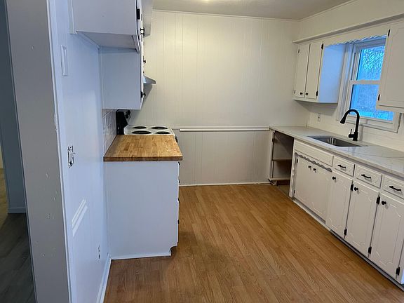 4th image of 19603 Conser St