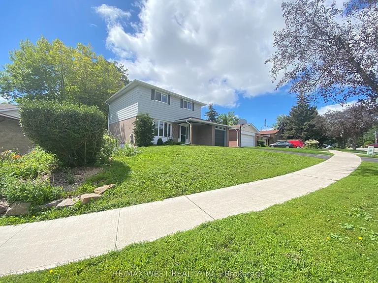 20 Britannia Ave — Photo 2