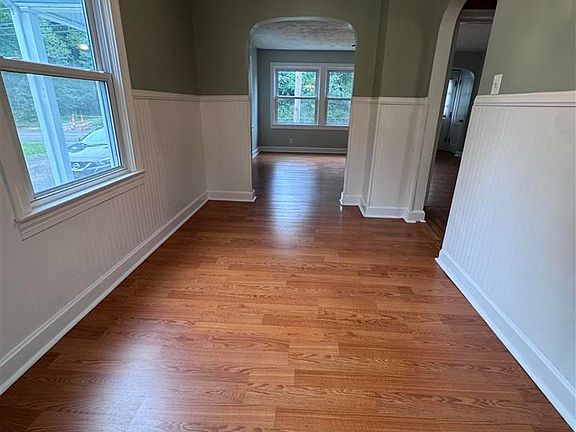 5th image of 625 N Main St