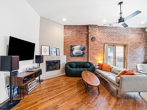 3rd image of 1525 N Milwaukee Ave APT 2R