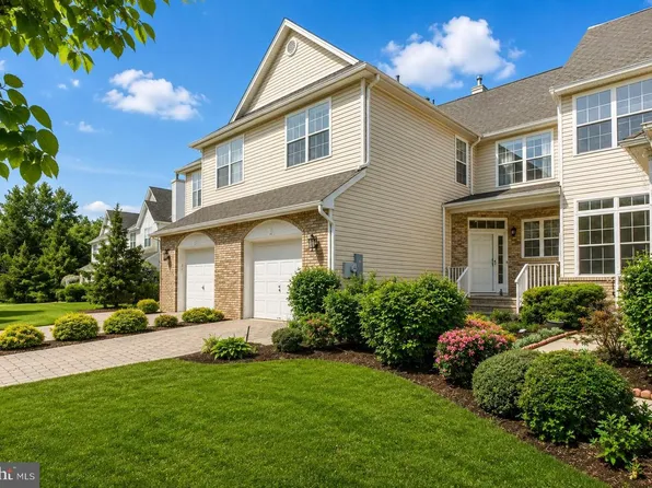 10 Thoreau Ct, East Windsor, NJ 08520