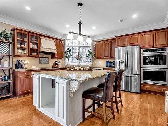 3rd image of 6 Highpoint Ct