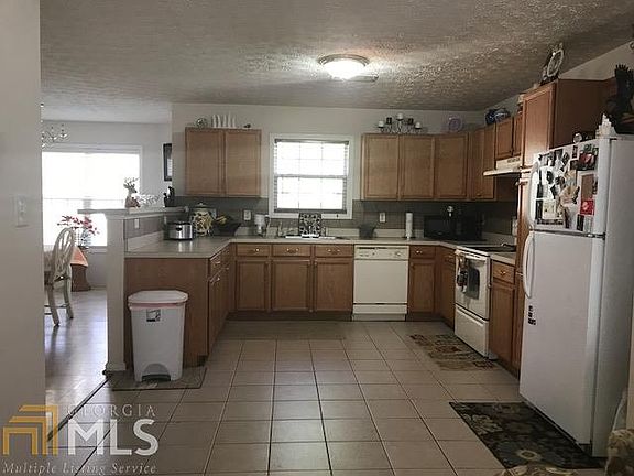 4th image of 3121 Thorn Bush Dr #137