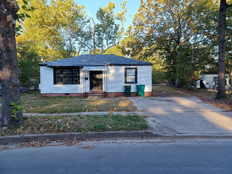 2 Phyllis St