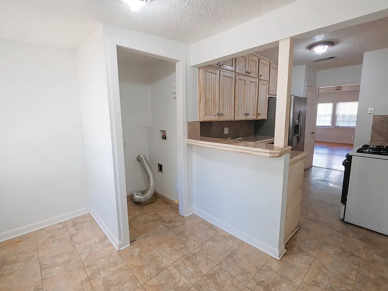 3900 Dexter Ave — Photo 6