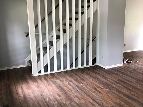 2nd image of 3572 Ringling Ln