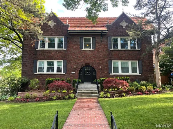 7700 Shirley Dr, Saint Louis, MO 63105