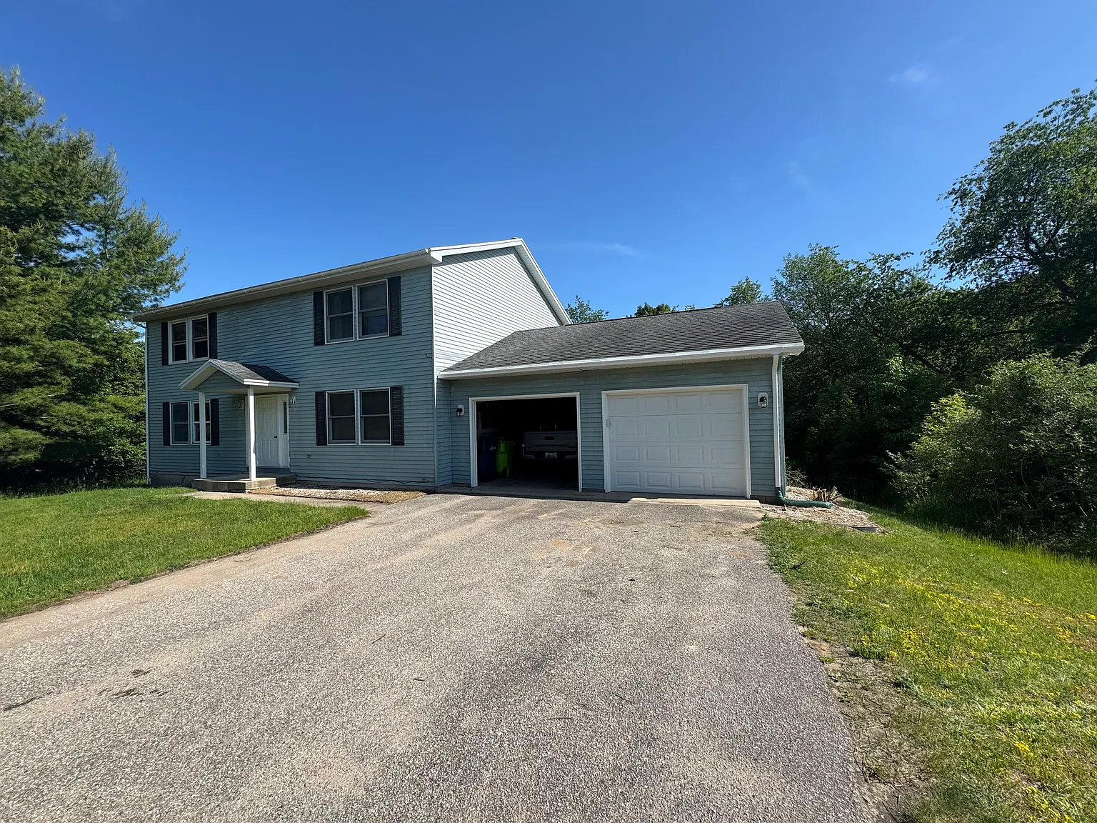 3 bed, 1.5 bath, 1500 sqft, $1,900 — Photo 1