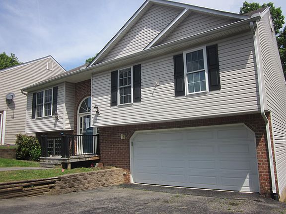 2nd image of 5045 Meadow Crossing Ln NE