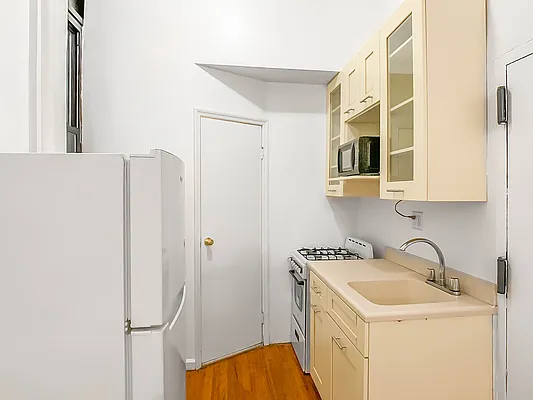 Rented by Brown Harris Stevens | media 12