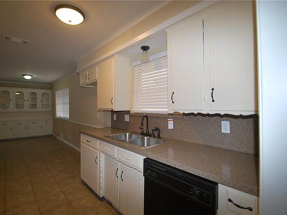 4th image of 1402 Savannah Dr