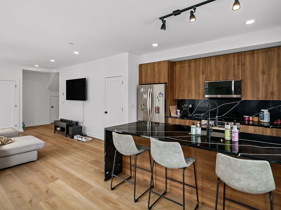 1st image of 164 Richmond St #1A