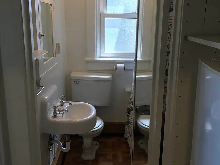 719 E Grand Ave #5 — Photo 3