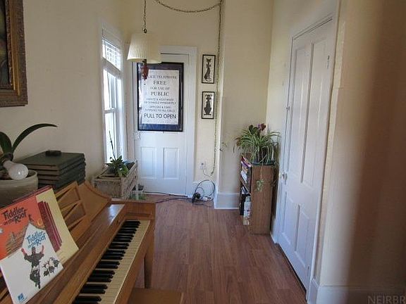 5th image of 309 E Cherry St